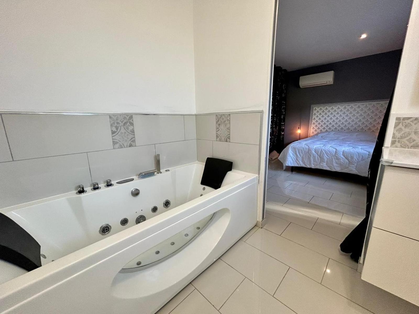 Maison Moderne Au Calme Avec Billard, Jacuzzi, Bain A Remous, Piscine, Babyfoot Labastide-du-Temple Eksteriør bilde